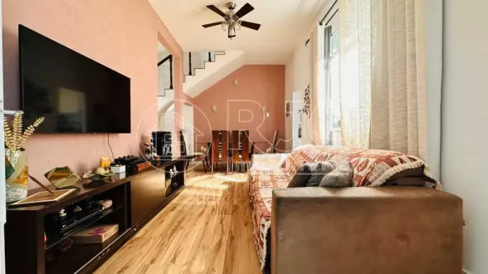 Casa para venda possui 219 metros quadrados com 4 quartos em Vila Isabel - Rio de Janeiro 