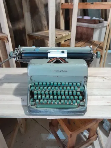 Máquina de escrever antiga