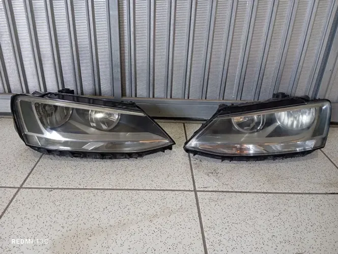 Farol Jetta par com detalhes 
