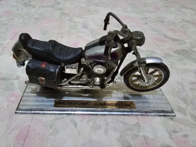 Miniatura Harley FXDWG Dyna Wide Glide