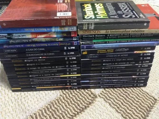 Coleção de Livros Georges Simenon e Sherlock Holmes