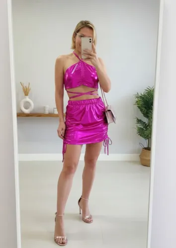Conjunto saia e crooped metalizado tam Un