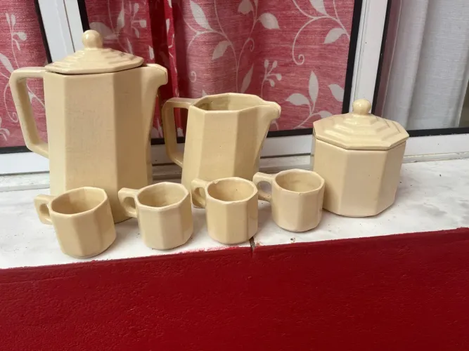 Conjunto de louças vintage em cerâmica