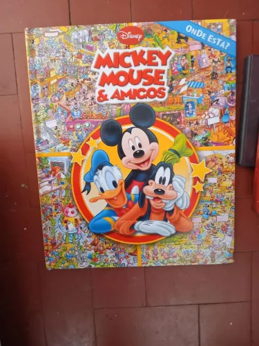 Livro infantil de capa dura "Mickey Mouse & Amigos: Onde Está?"