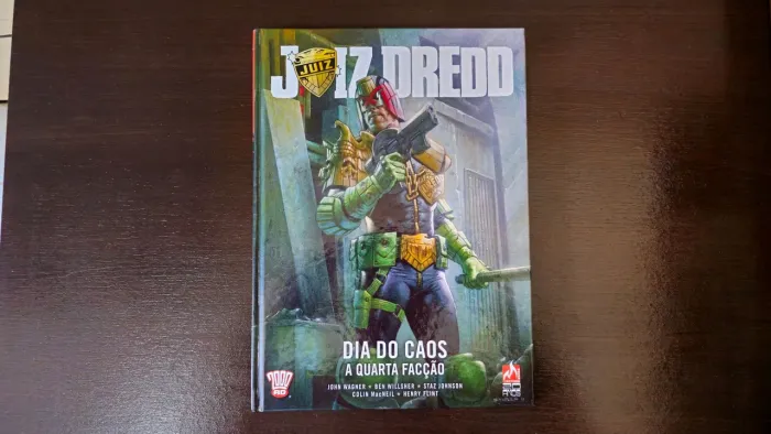Juiz Dredd - Dia do Caos: A Quarta Facção - HQ Mythos
