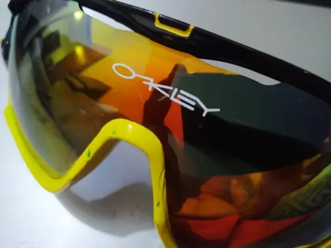 ÓCULOS OAKLEY (com estojo)- CICLISMO - CORRIDA - PRAIA -ESPORTES