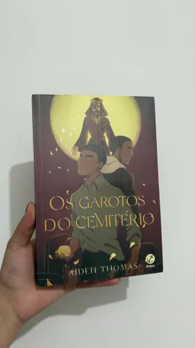 Livro ?Os garotos do cemitério?