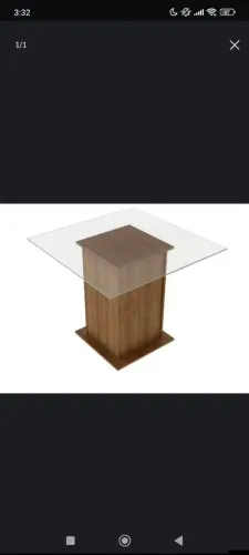 Mesa quadrada com tampo de vidro
