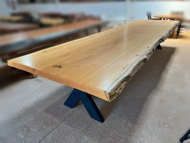Mesa de prancha em Pequiá com bordas naturais (4,51 X 1,30m)