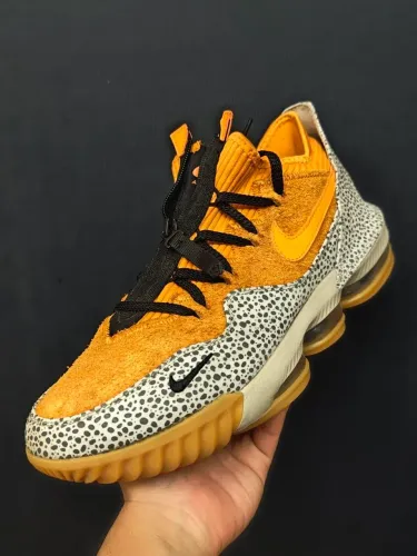 Tênis NIKE LEBRON 16 LOW ORIGINAL, N 42 TROUXE DOS ESTADOS UNIDOS 