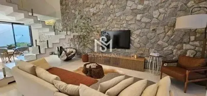 Condomínio Residencial Dona Maria José - Sobrado com 03 suítes , escritório e piscina no C