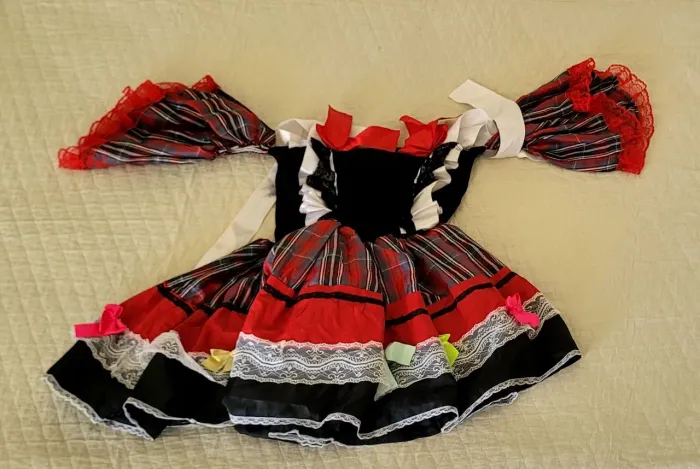 Vestido Xadrez Escocês com Detalhes