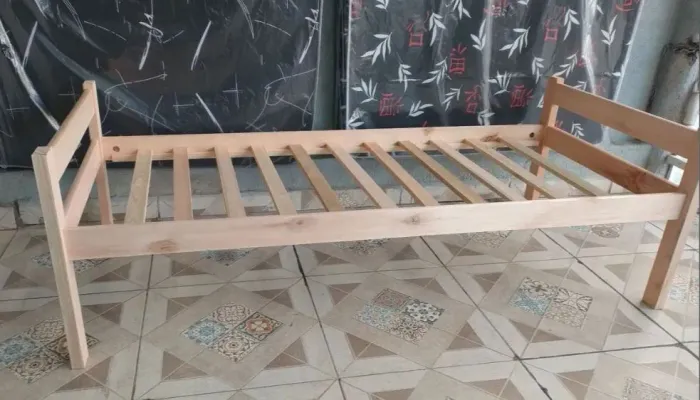 Cama de solteiro novas de madeira eucalipto 