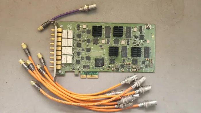 Blackmagic Design Decklink Quad (2K) com cabos