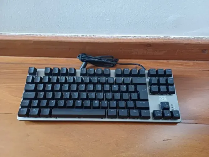 teclado mecânico adamantium