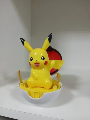 Pikachu com pokebola