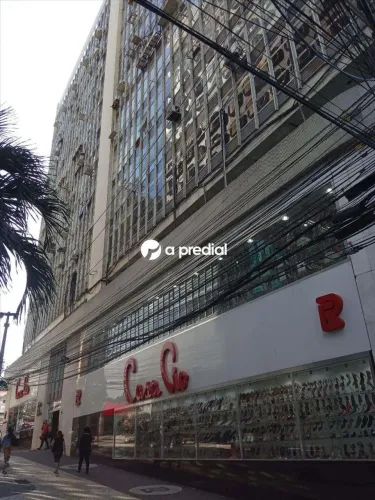 Sala com banheiro, em localização privilegiada, a poucos metros da Praça do Ferreira.