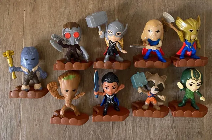 brinquedos bonecos mcdonalds coleção vingadores thor amor e trovão - 09 unidades
