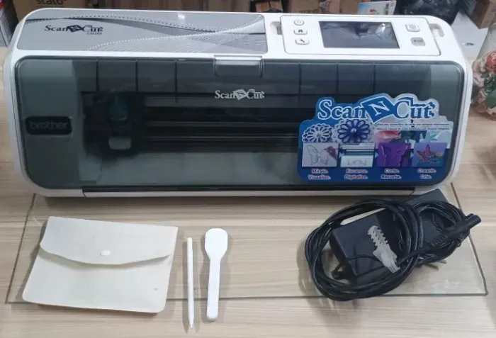 Maquina de Recorte Brother Scanncut Cm300