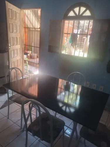 Mesa de granito 4 cadeiras seminovissima