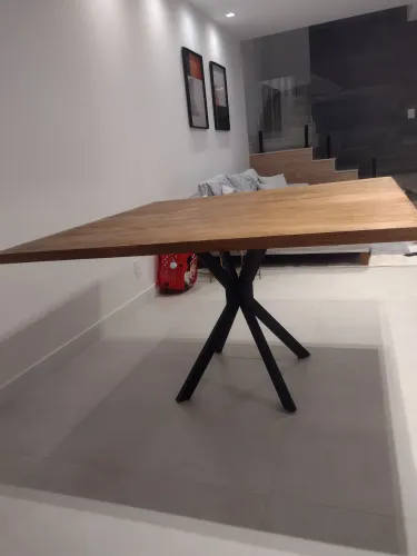 Mesa de Jantar Moderna com Design Exclusivo