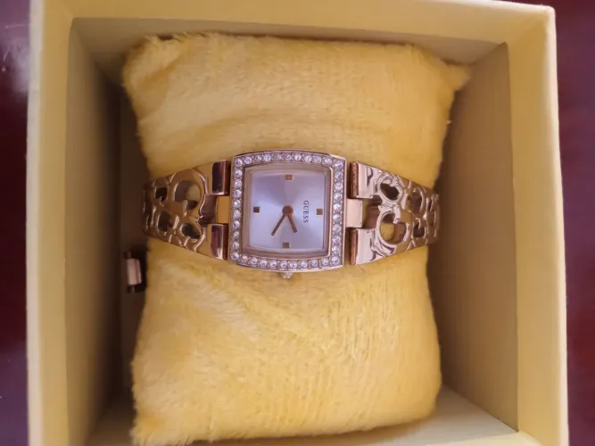 Relógio Guess Feminino Dourado