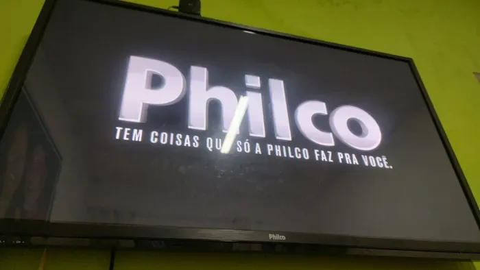 TV Philco 51 polegadas com detalhe as vzs imagem somente e fica só audio