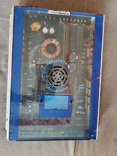 Potência de 1200 watts stereo