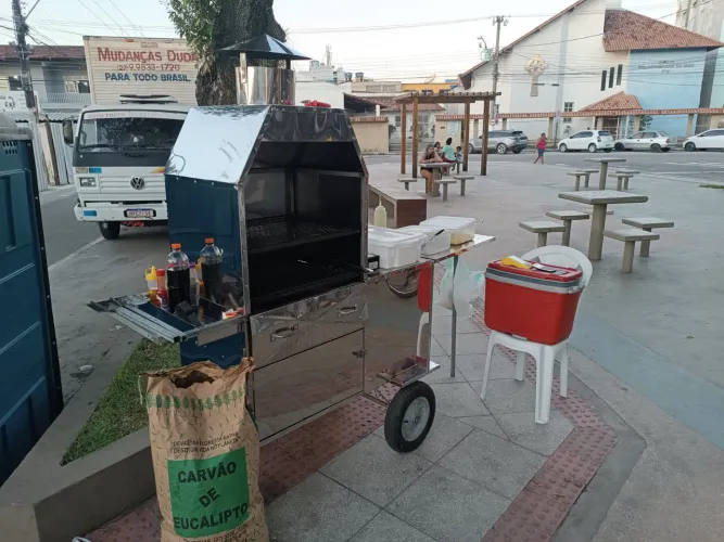 Carrinho de churrasco.