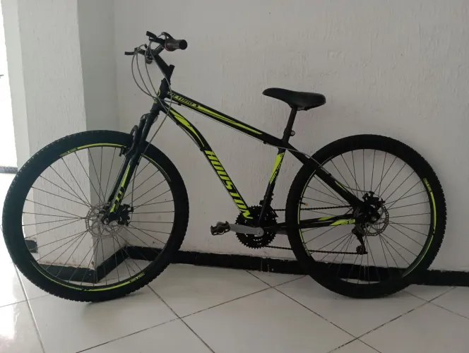 Bicicleta aro 29 semi nova em excelente estado de conservação 