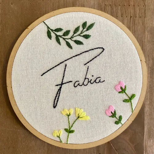 Quadro bordado com nome até 7 letras