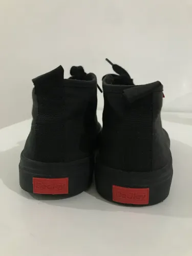 Tênis cano alto número 39