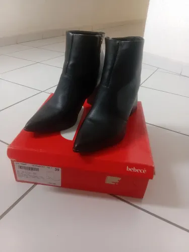 Bota cano curto n* 39