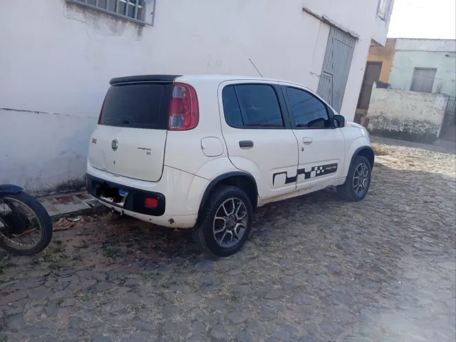 Fiat Uno Sporting 1.4 EVO Fire Flex 8V 4P 2012