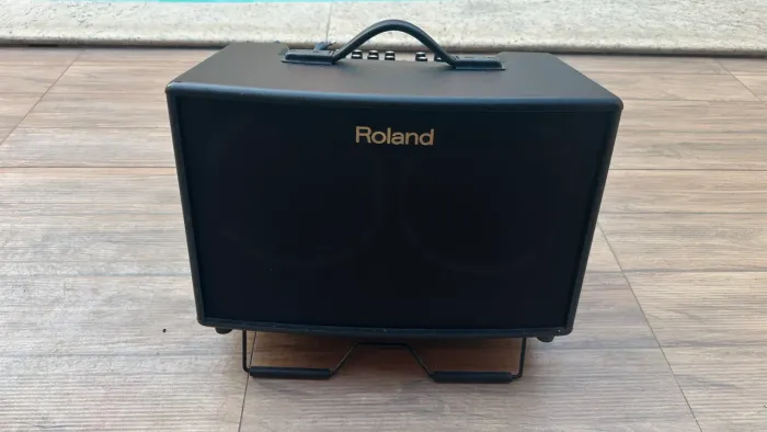 Caixa roland AC 90