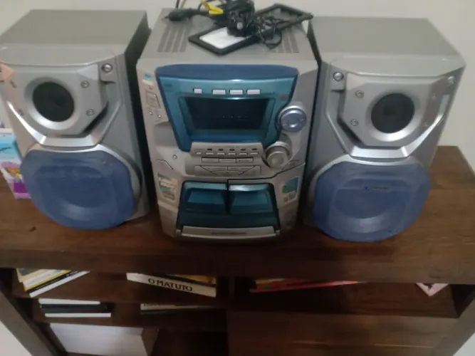 Som gradiente 5 cds, fita cassete, e rádio AM e FM