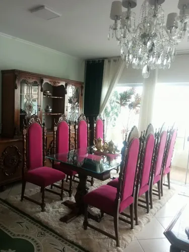 Sala de jantar antiga madeira