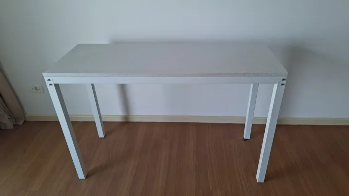 Mesa de escritório ferro branco com tampo em MDF estilo granito 1,20 m - TOK & STOK
