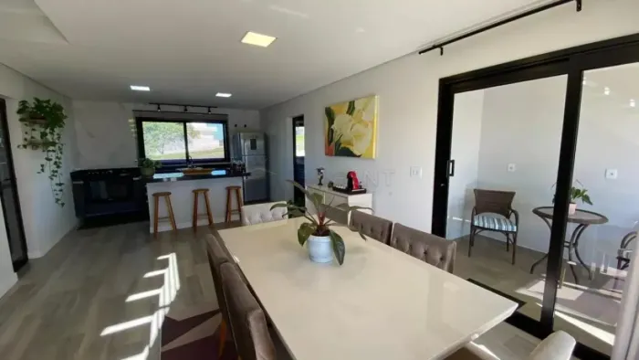 CASA À VENDA NO CONDOMÍNIO LAGOS DE JARINU - JARINU/SP