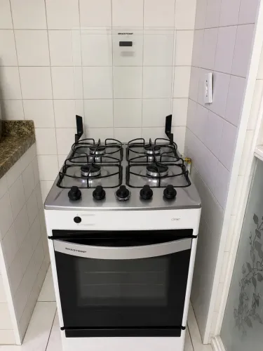 Fogão 4 bocas + forno com luz