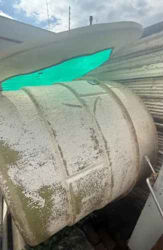 2 Caixas d?Água de Fibra 1.000 Litros com Tampa - Usadas