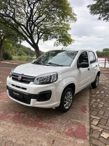 Fiat Uno Attractive 1.0 EVO Fire Flex 8V 5P 2021