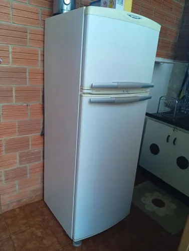 Geladeira boa só falta o gás