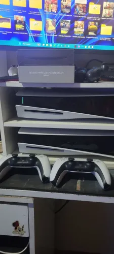 PS5 Fat 2 Controles 1 JOGO Perfeito funcionamento sem marcas ou riscos
