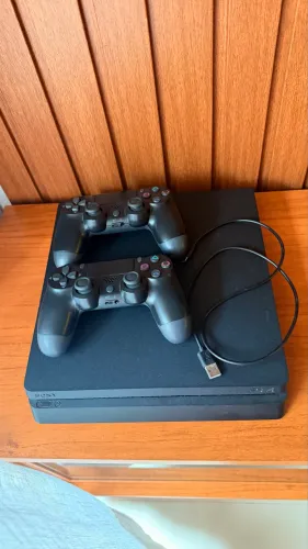 PS4 Slim 1TB+FC25 com 1 controle