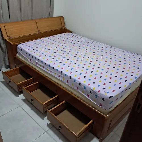 Cama Casal de Madeira Com colchão