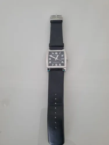 Relógio Kenneth Cole KC1239, pulseira de couro