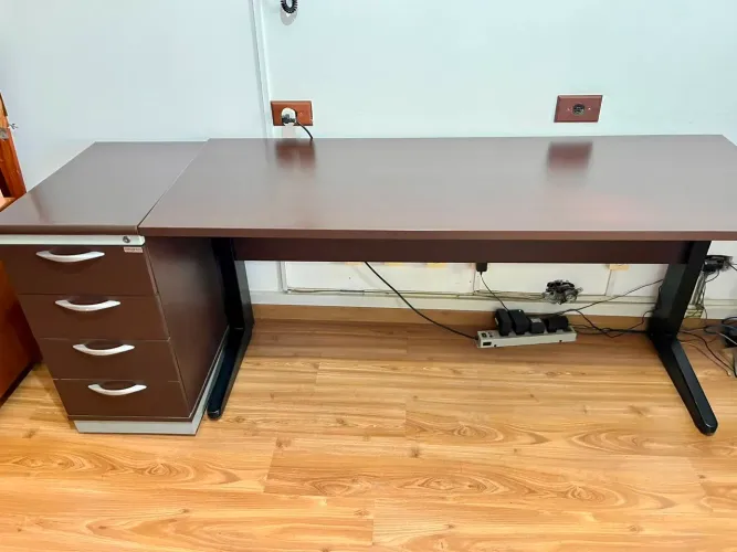 A mesa de descrito escritório