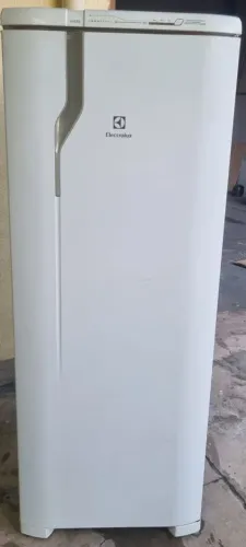 Geladeira frost free eletrolux