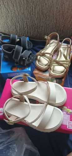 Sapatos infantis novos